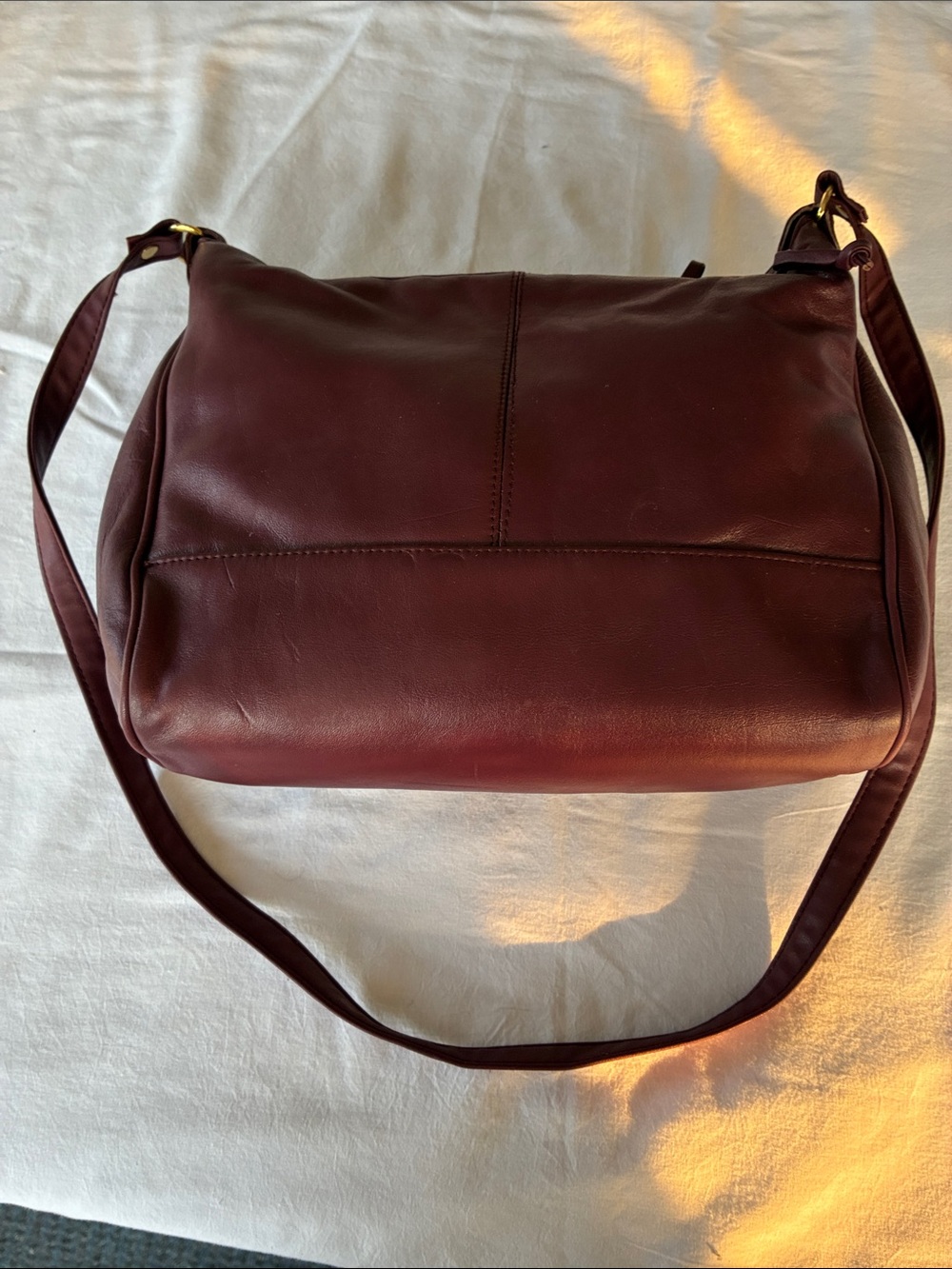 Classic Burgundy Leather Shoulder Bag - Sleek Everyday Carry